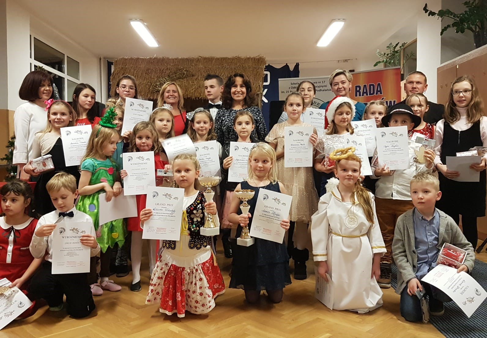 Nagrodzeni i wyróżnieni uczniowie w Szkolnym Konkursie Kolęd I Pastorałek Polskich